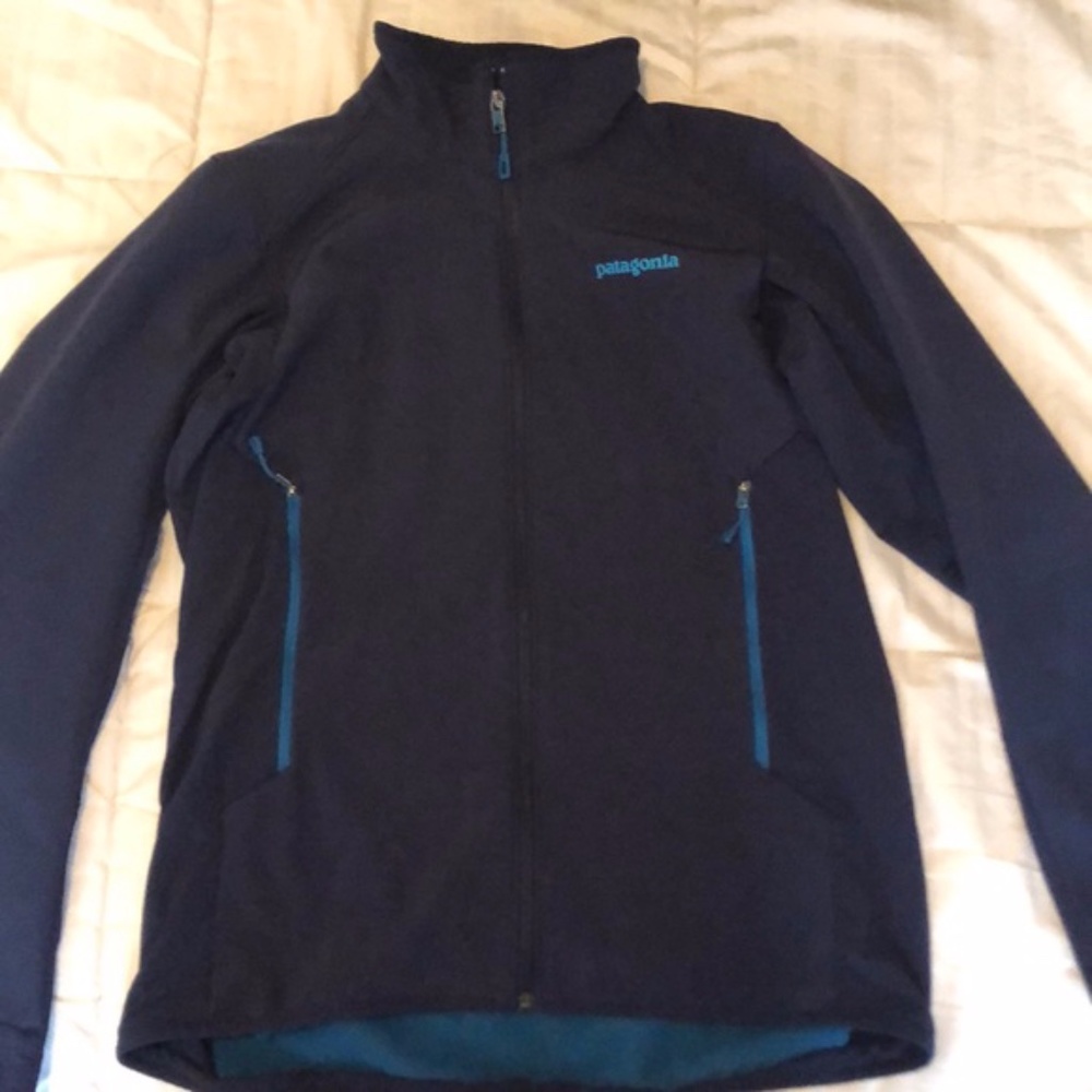 Men’s Small Navy Patagonia Shell Jacket